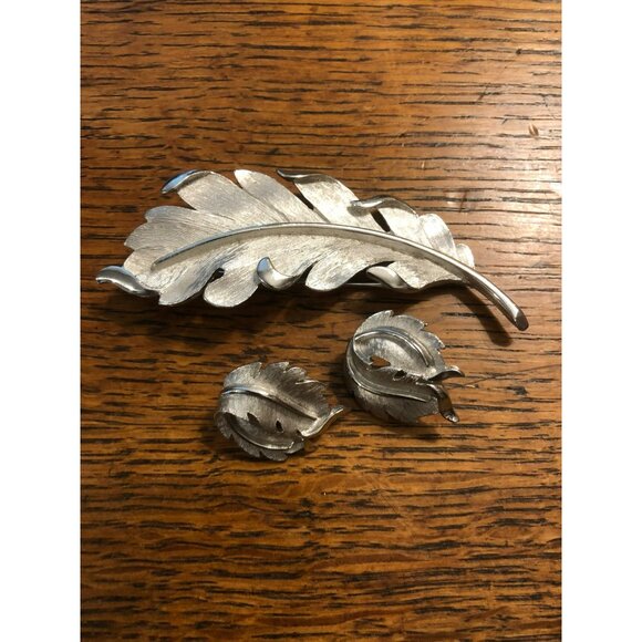 Trifari Pin & Earrings Leaf Silver Vtg Clip On Leaves - Picture 1 of 4
